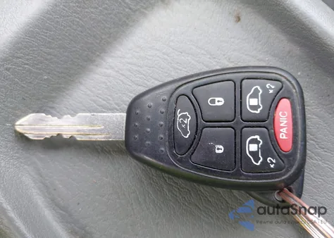 2005 Chrysler Town & Country Limited from USA, damaged, VIN 2C8GP64L85R392433